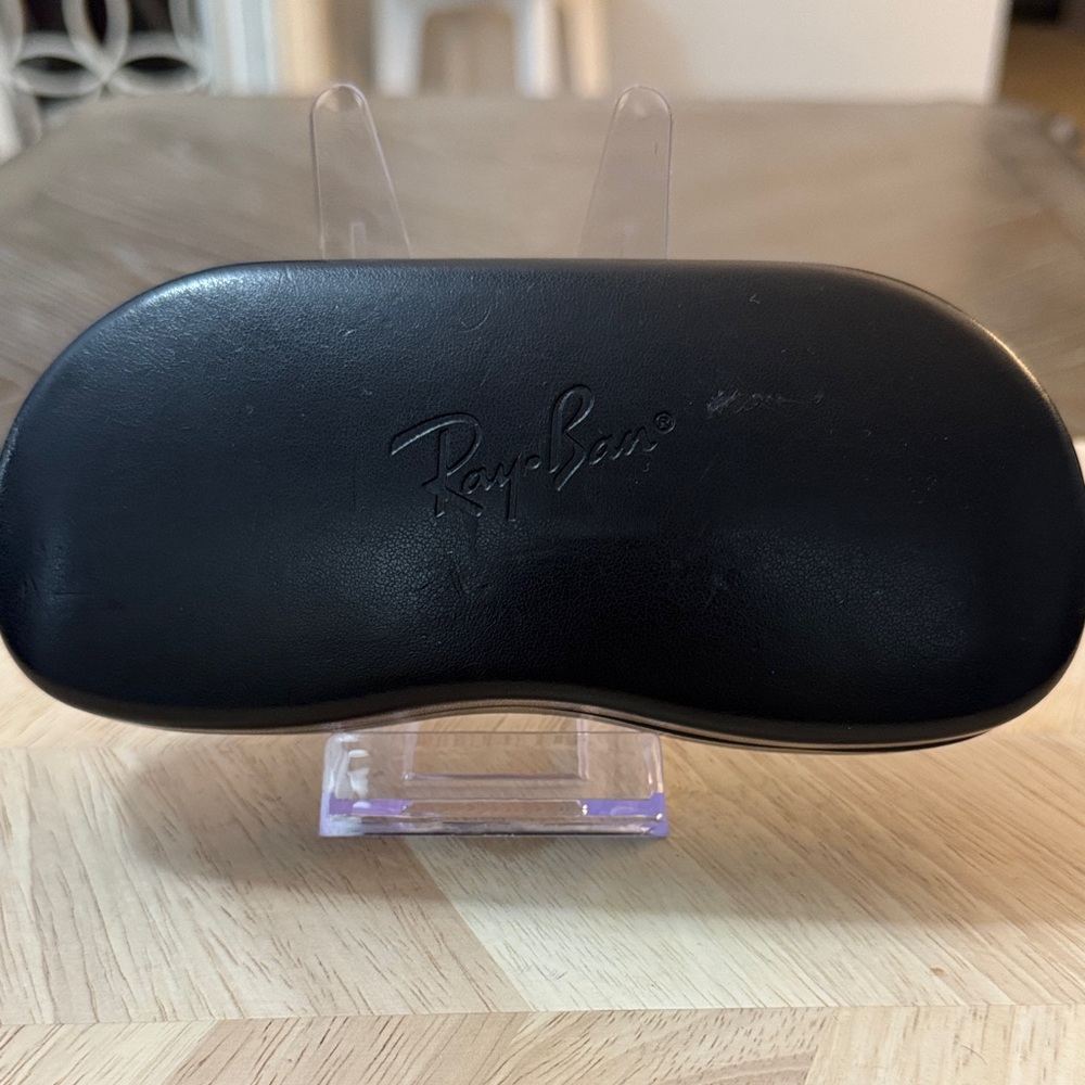 Ray-Ban Sleek Black Glass Case